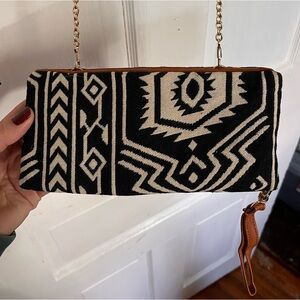 Street Level crossbody purse with wristlet